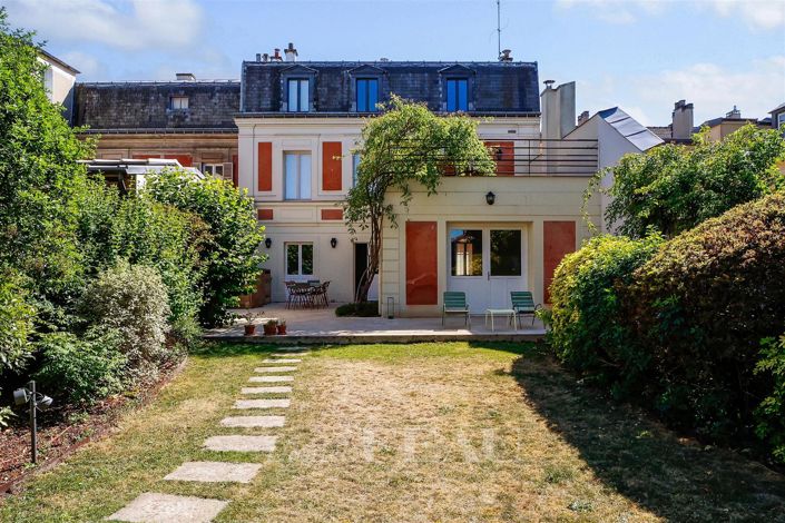Image No.1-4 Bed House for sale