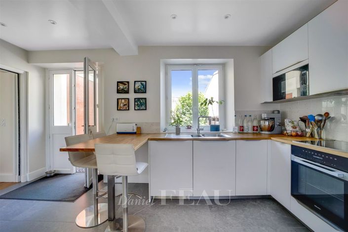 Image No.6-4 Bed House for sale