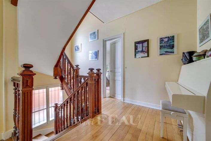 Image No.12-6 Bed House for sale