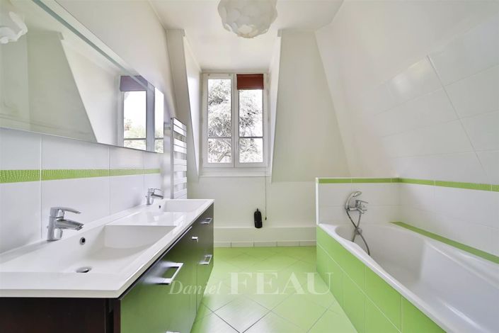 Image No.16-6 Bed House for sale