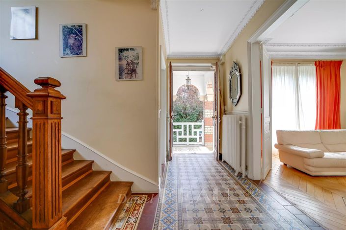 Image No.3-6 Bed House for sale