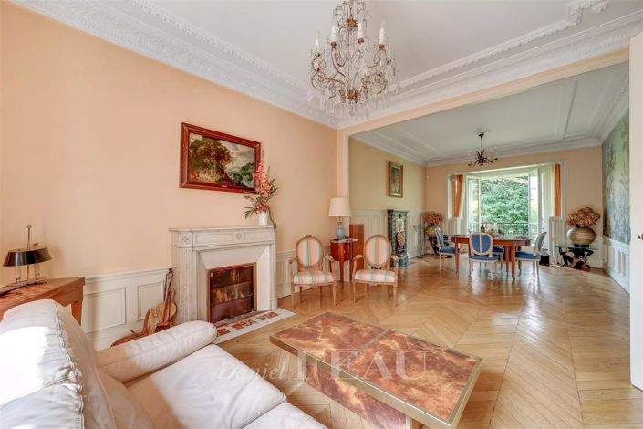 Image No.8-6 Bed House for sale