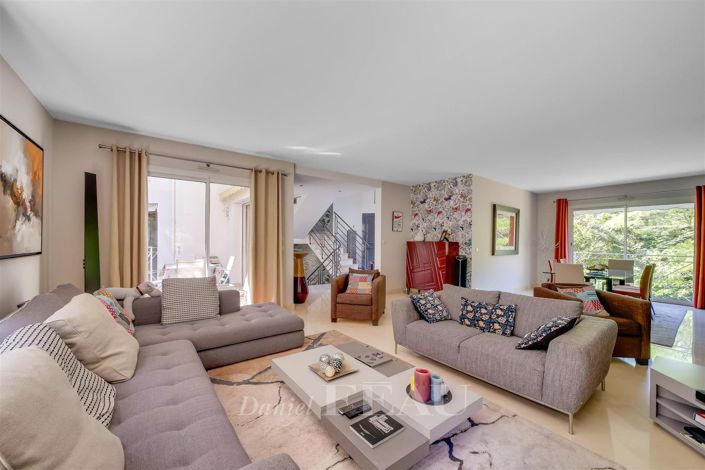 Image No.11-3 Bed House for sale