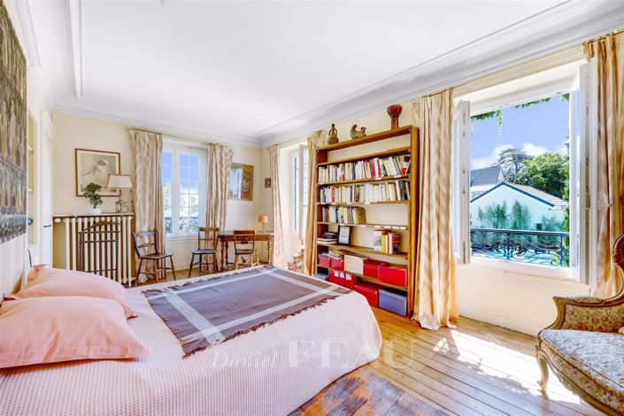 Image No.6-4 Bed House for sale