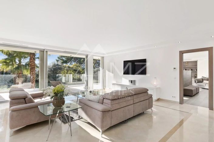 Image No.5-9 Bed House for sale