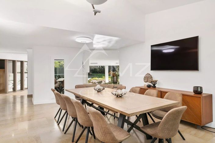 Image No.7-9 Bed House for sale