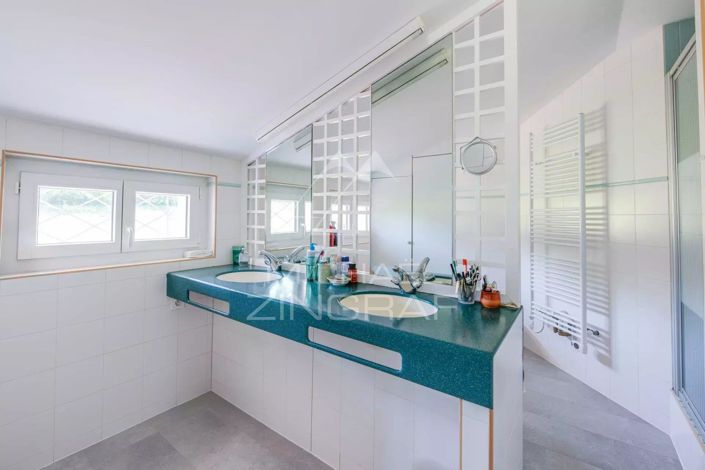 Image No.13-5 Bed House for sale