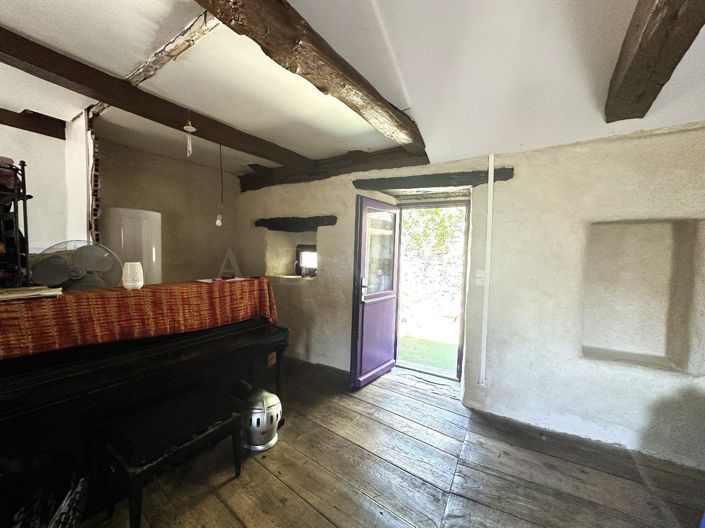 Image No.8-2 Bed House for sale