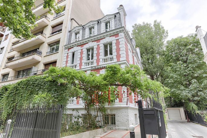 Image No.1-6 Bed Property for sale