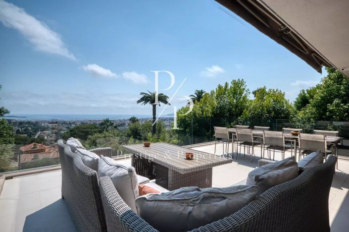 Image No.1-6 Bed House for sale