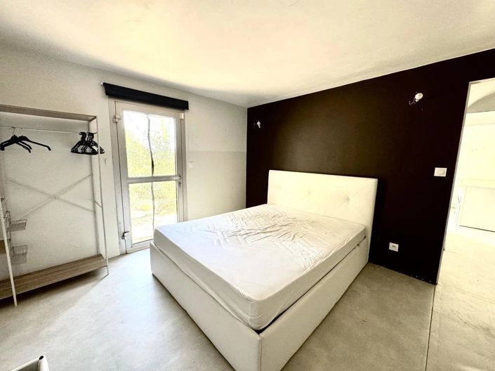 Image No.12-6 Bed House for sale