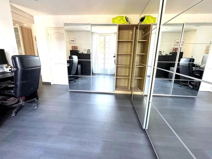 Image No.16-6 Bed House for sale