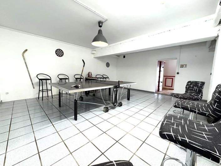 Image No.18-6 Bed House for sale