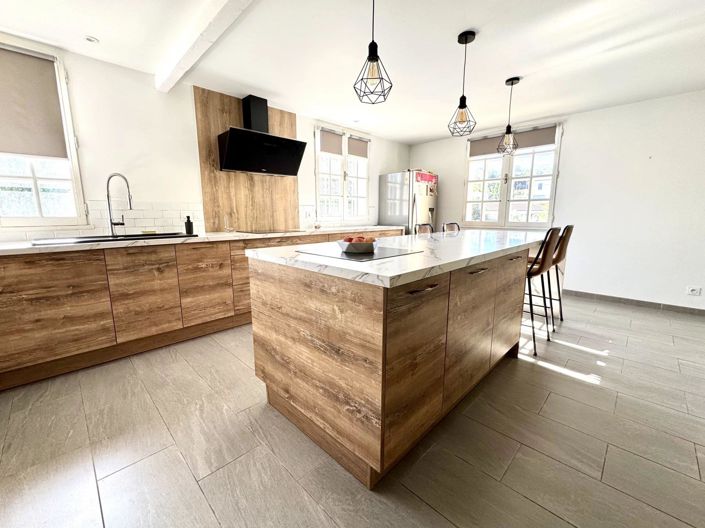 Image No.9-6 Bed House for sale