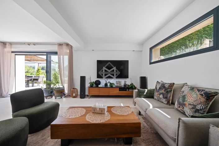 Image No.11-6 Bed House for sale