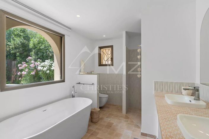 Image No.11-5 Bed House for sale