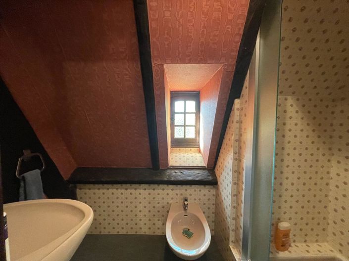 Image No.12-5 Bed House for sale