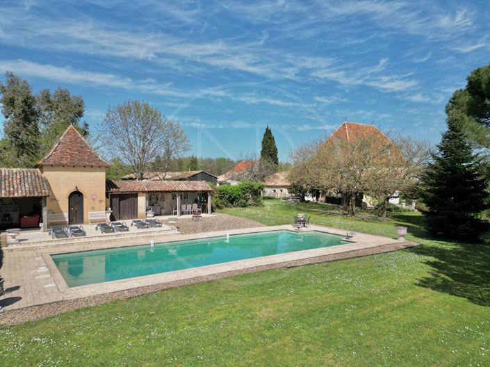 Image No.18-6 Bed House for sale