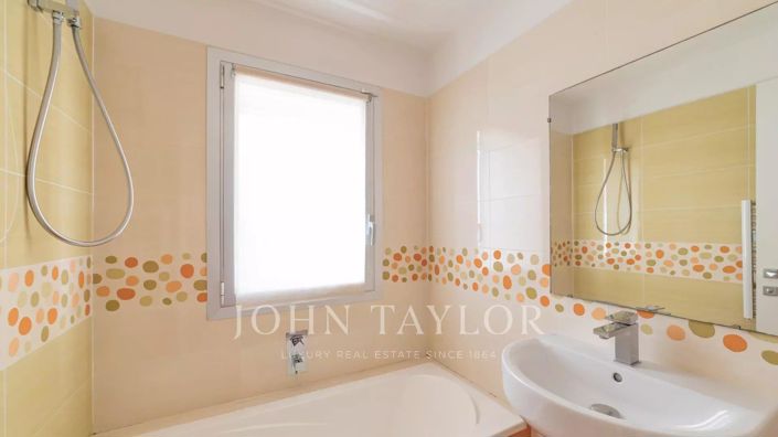 Image No.15-5 Bed House for sale