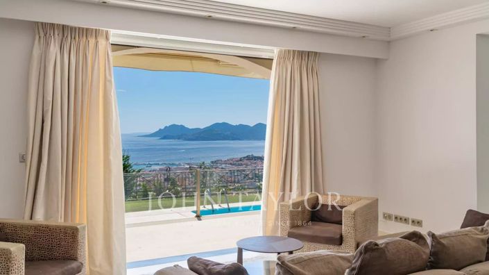 Image No.6-5 Bed House for sale