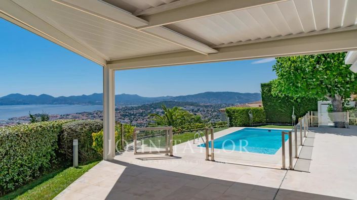 Image No.7-5 Bed House for sale