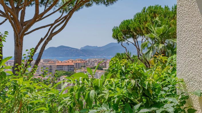 Image No.2-Maison de 4 chambres à vendre à Cannes-la-Bocca