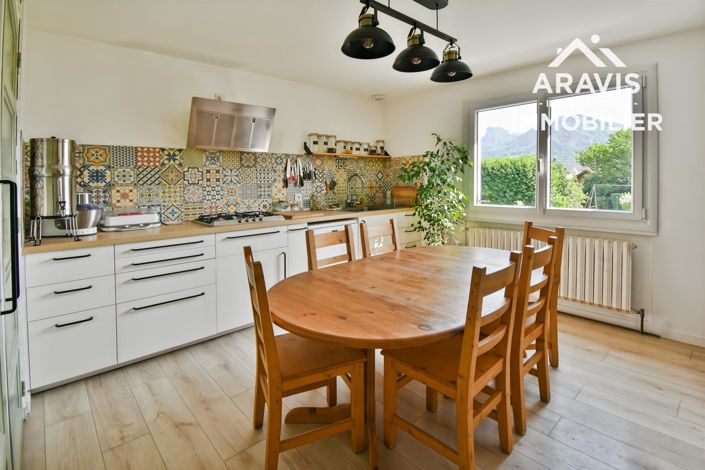 Image No.1-3 Bed House for sale