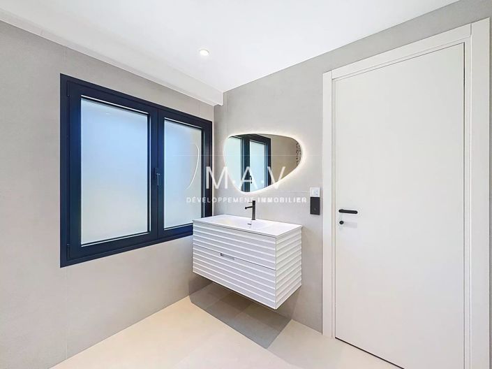 Image No.19-5 Bed House for sale