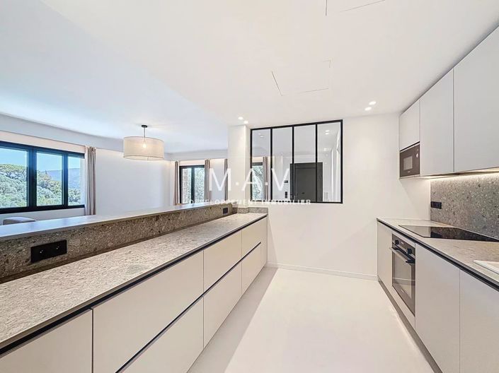 Image No.26-5 Bed House for sale