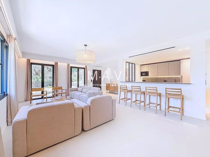 Image No.3-5 Bed House for sale