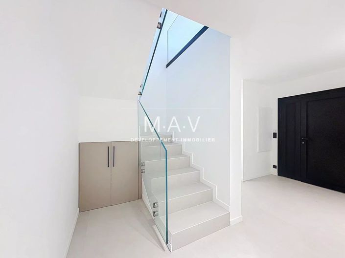 Image No.31-5 Bed House for sale