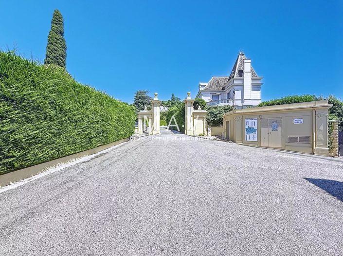 Image No.38-5 Bed House for sale