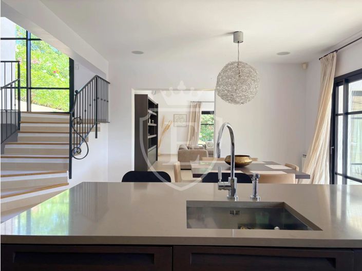 Image No.6-4 Bed House for sale