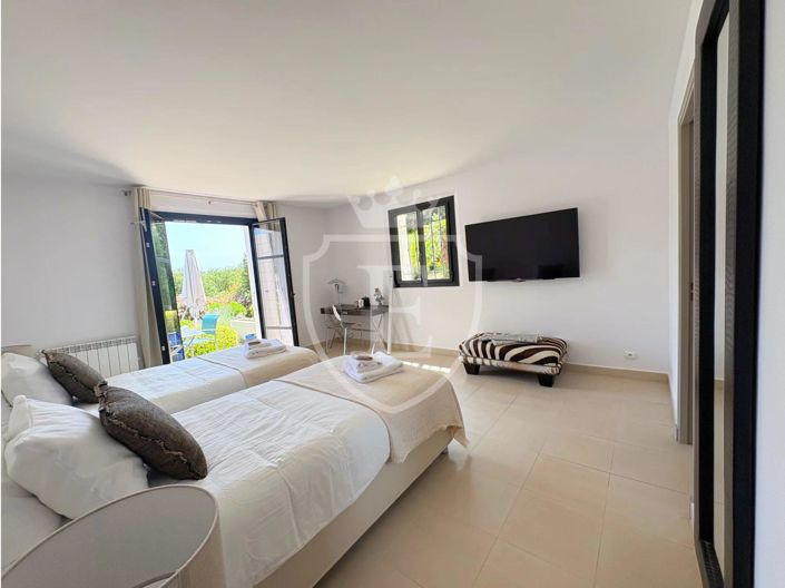 Image No.8-4 Bed House for sale