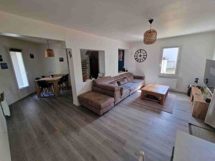 Image No.6-4 Bed House for sale