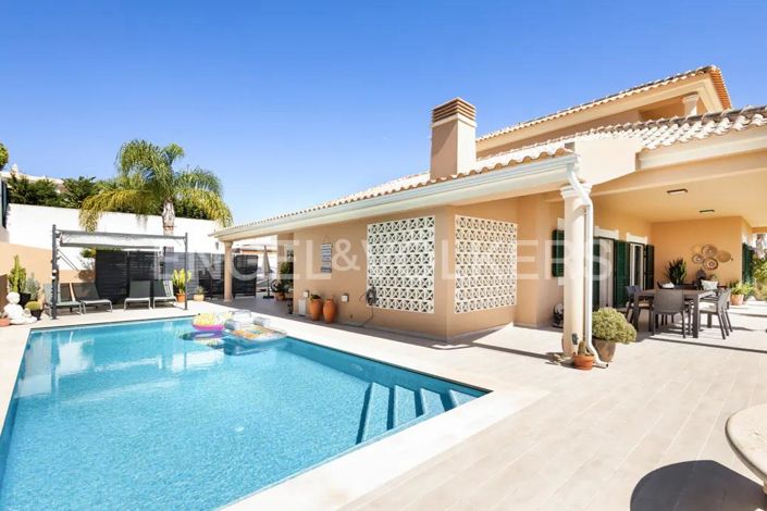 Image No.1-4 Bed House for sale