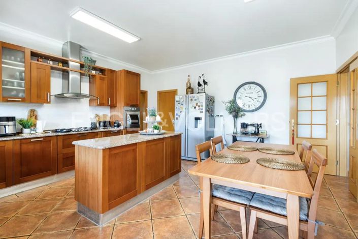 Image No.12-4 Bed House for sale