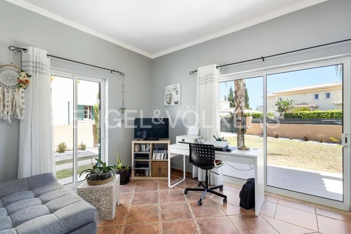 Image No.16-4 Bed House for sale