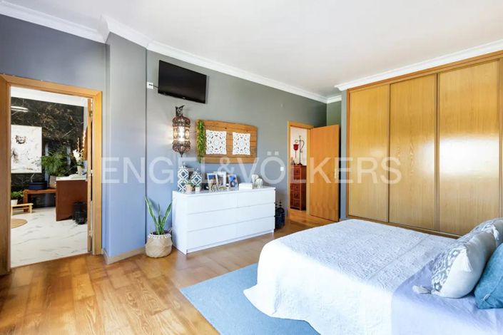 Image No.25-4 Bed House for sale