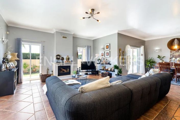 Image No.3-4 Bed House for sale