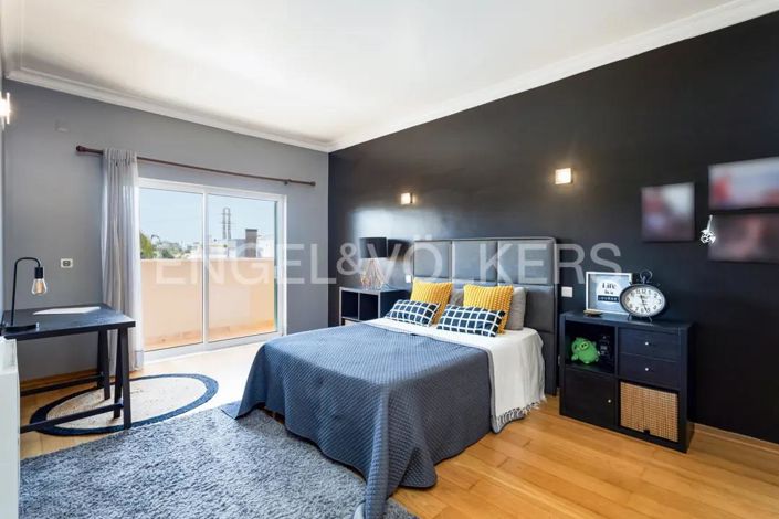 Image No.30-4 Bed House for sale