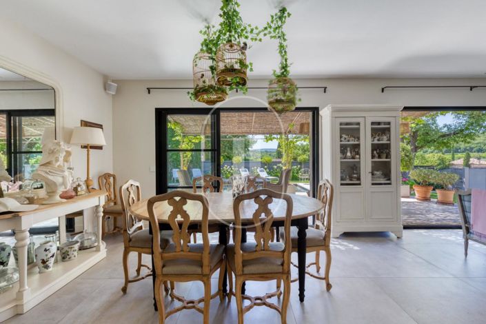 Image No.2-4 Bed House for sale