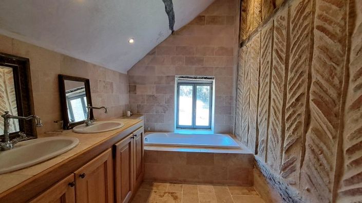 Image No.18-8 Bed House for sale