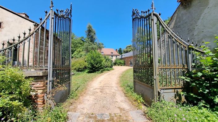 Image No.4-8 Bed House for sale