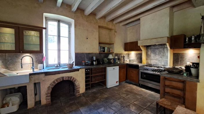 Image No.7-8 Bed House for sale