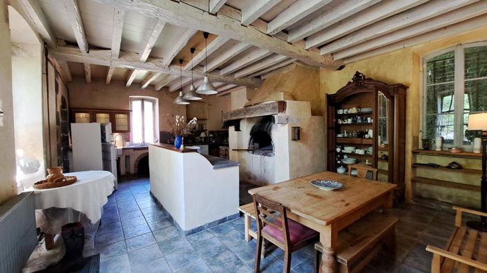 Image No.8-8 Bed House for sale