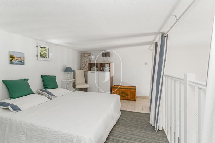 Image No.10-3 Bed House for sale