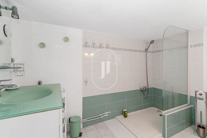 Image No.9-3 Bed House for sale