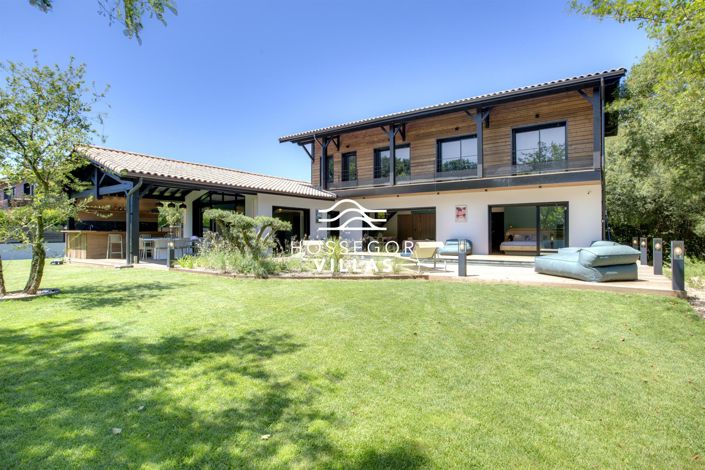 Image No.1-4 Bed House for sale