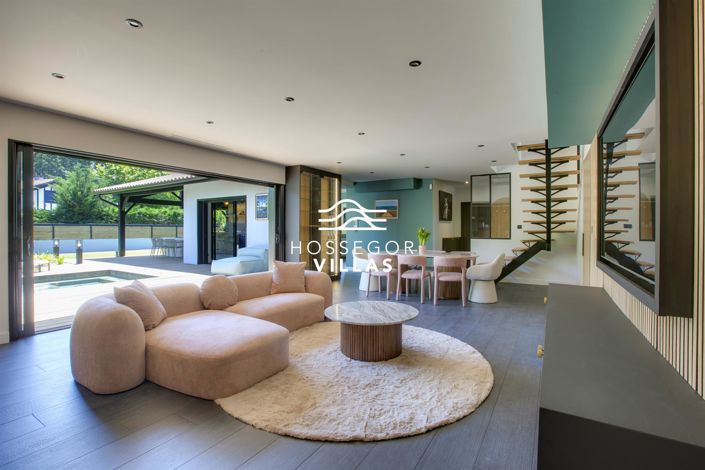 Image No.2-4 Bed House for sale